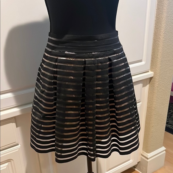 Forever 21 Dresses & Skirts - Forever 21 Black & Gold Pleated Mini Skirt